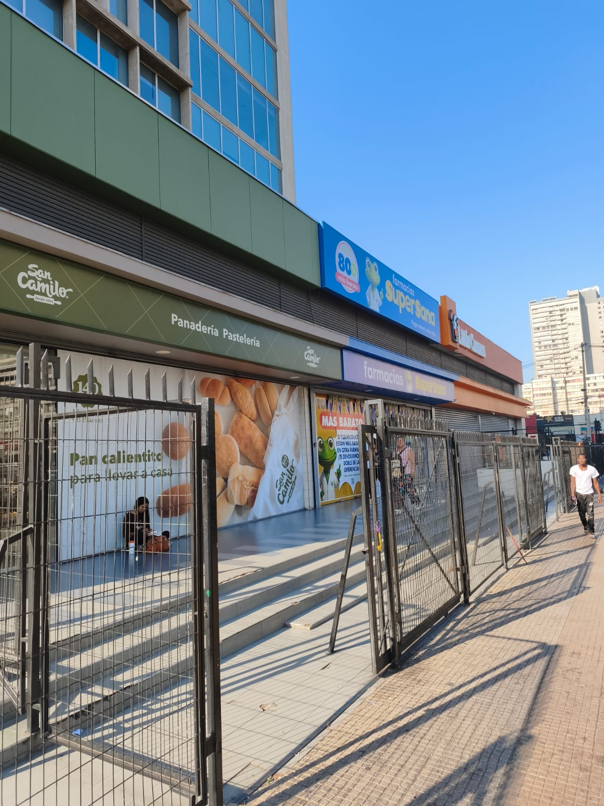 Vendo Oficina con 01 estacionamiento en Estación Central, Inmejorable ubicación - Imagen 4